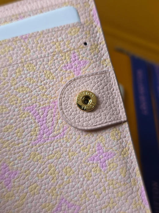 春夏特惠💰400 原单LV M29251 Lisa钱包 尺寸:9 x 11.5 x 1.5 cm 商品图6