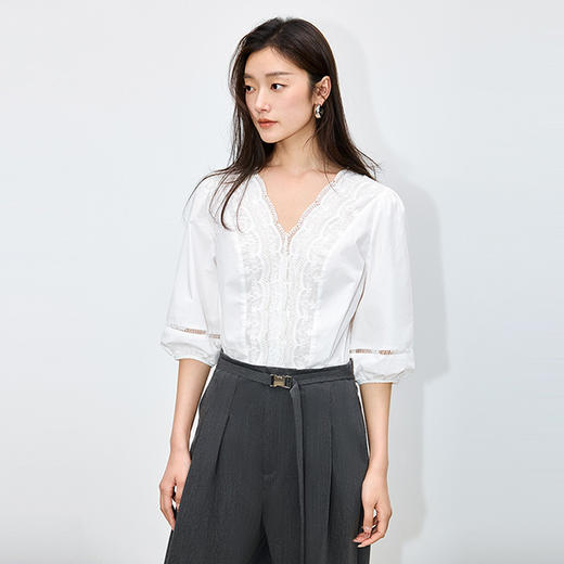 西遇白色V领蕾丝拼接七分泡泡袖衬衫女2026夏季新款镂空通勤衬衣SS060530 商品图4