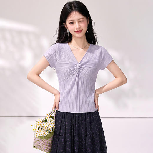 西遇扭结V领针织短袖T恤女2026年夏季新款坑条飞飞袖气质薄款上衣SS060531 商品图6