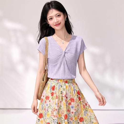 西遇扭结V领针织短袖T恤女2026年夏季新款坑条飞飞袖气质薄款上衣SS060531 商品图4