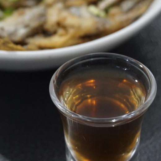 陈皮梅子酒 小口慢啜 舌底生津 酸后回甘  糯米、青梅和陈皮直接发酵的原浆梅酒 熟透的梅子酸香和五年新会双水陈皮的润感 商品图0