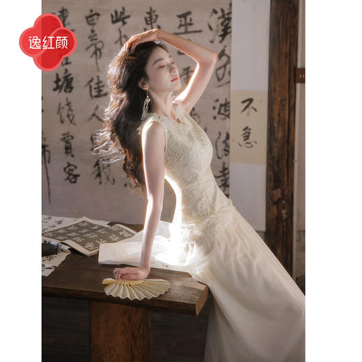 逸红颜《玉鸾音》26年夏新款羽毛珍珠蕾丝网纱拼接白月光连衣裙女 商品图2