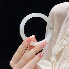 源头直供天山翠玉镯 ，“国风翡翠”冰润入骨，翠色如烟，伴养美人一生安康（3-7天发货）