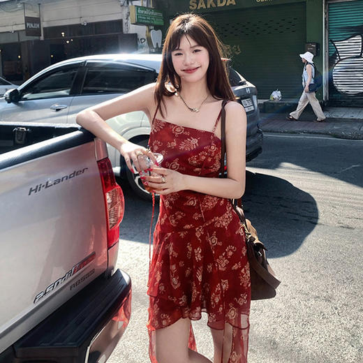 西遇复古红色碎花吊带连衣裙女2026年夏季新款抹胸荷叶边收腰短裙SS060566 商品图4