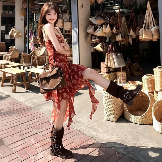西遇复古红色碎花吊带连衣裙女2026年夏季新款抹胸荷叶边收腰短裙SS060566 商品图1