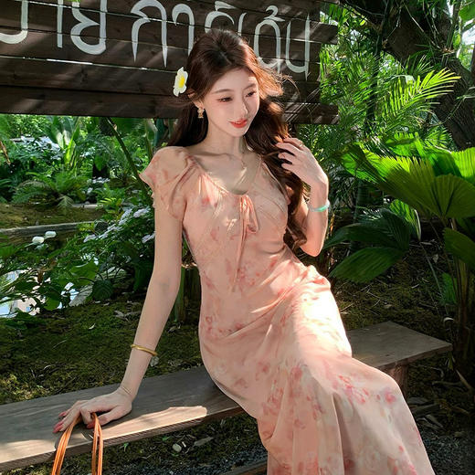 西遇晕染碎花连衣裙女2026夏季新款V领系带小飞袖收腰度假风长裙SS060561 商品图4