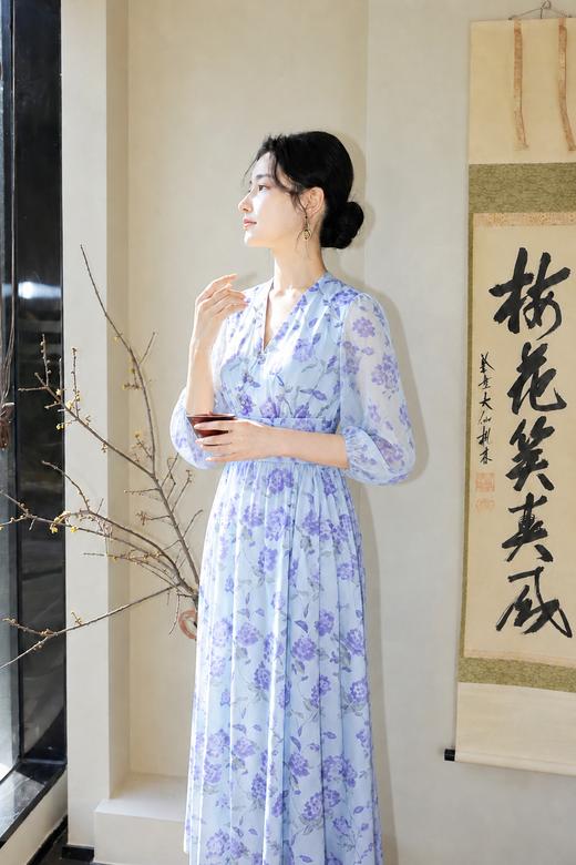 【多件多折】逸红颜明月优选 #「岚玫」交叠V领坎肩印花A字大摆连衣裙，热浪里自带凉风的优雅 商品图4