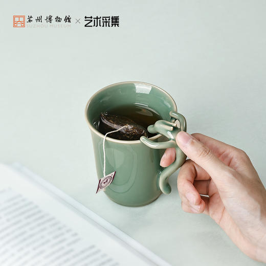 苏州博物馆 艺术采集 灵龙佑马克杯礼盒螭龙造型越窑青瓷荷韵黑茶 商品图2