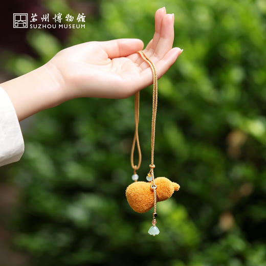 苏州博物馆 瑞彩仙琼毛绒挂件葫芦/芭蕉扇福禄双全手感柔软国风小物创意挂饰包挂钥匙扣手机链 商品图3