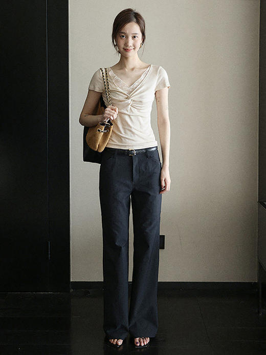 西遇蕾丝V领扭结短袖T恤女2026年夏季新款假两件修身纯欲短款上衣SS060590 商品图3