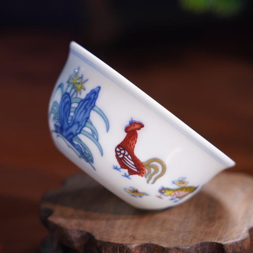 青花斗彩《明代双绝》礼盒 鸡缸杯+缠枝莲压手杯一对 双绝合璧 景德镇大师瓷 商品图6