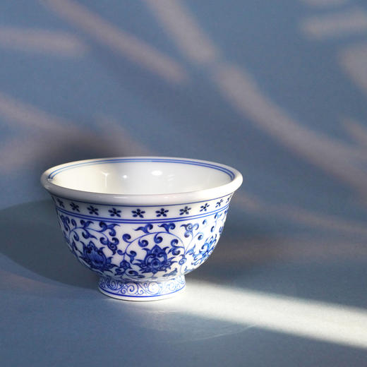 青花斗彩《明代双绝》礼盒 鸡缸杯+缠枝莲压手杯一对 双绝合璧 景德镇大师瓷 商品图2