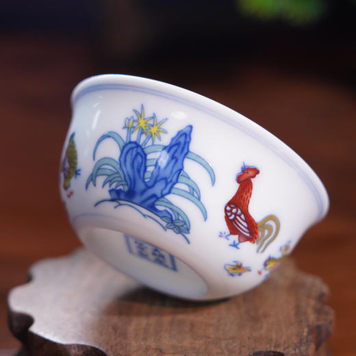 青花斗彩《明代双绝》礼盒 鸡缸杯+缠枝莲压手杯一对 双绝合璧 景德镇大师瓷 商品图7