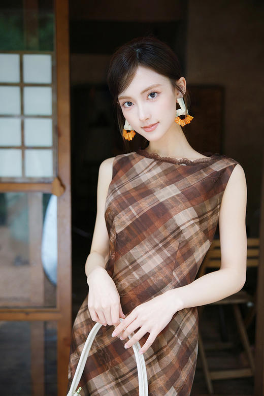 逸红颜明月优选 #「文隅言」美拉德格子香云纱蕾丝开衩裙｜经典格纹，穿出知性与优雅 商品图1