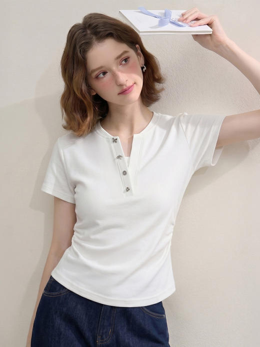 西遇纯色正肩V领短袖t恤女2026夏季修身收腰韩系设计感短袖上衣LCH60348 商品图1