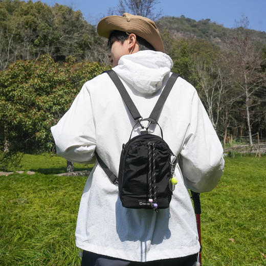 轻量便携 一“包”搞定！【多功能山系轻量化出行包】高颜值包包 手提包/双肩包/斜挎包 三合一 户外徒步 日常通勤 便携外出 #M663 商品图5