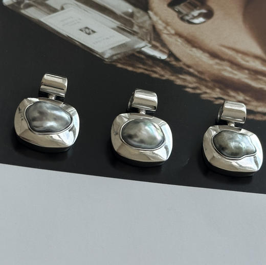 新品「海屿香水瓶」｜大溪地野生Keshi吊坠（送皮绳）尺寸16*17mm 手工厚银包边 可自由开合 商品图0