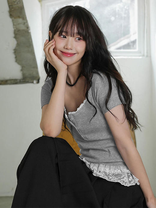 西遇蕾丝花边假两件短袖T恤女2026年夏季新款大U领半开扣修身上衣SS060621 商品图3