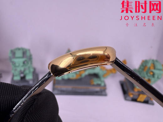 新款卡地亚迷你浴缸系列 浴缸满天星 女士腕表
包金壳套 镶嵌莫桑雪花钻石表盘 商品图5