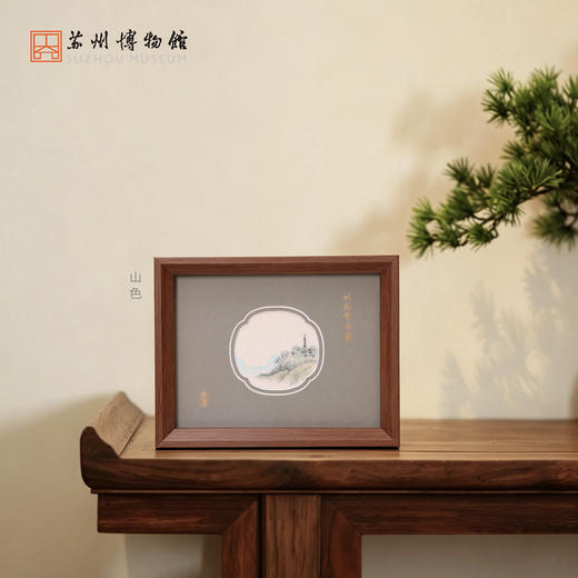 苏州博物馆 文创用品 姑苏繁华图特展系列湖光/山色苏绣摆台非遗乱针法桑蚕丝原木中式桌面摆件赠礼袋送礼 商品图3