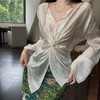 珠光缎扭结衬衫+莫奈半裙 | 静止时是印象派的静谧，走动间又成了抽象派的流动 商品缩略图4