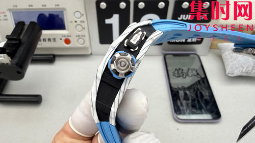RM理查德米勒RM35-03系列 NTPT碳纤维壳 蒂芙尼蓝 已发布5款产品 男士腕表 采用定制一体机 正面可看到摆轮摆动 纤薄壳套13.5mm 商品图5