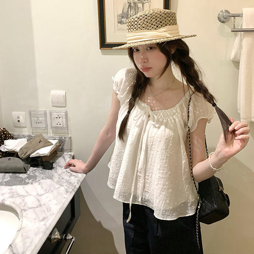 西遇米白小飞袖娃娃衫上衣女2026年夏季新款方领系带薄款防晒衬衫SS060676 商品图0
