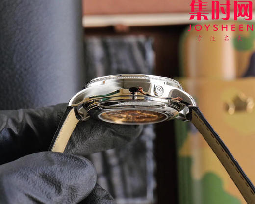 名表三大复杂功能之一的“万年历”研发成功！V9积家大师万年历系列 男士自动机械表 表径39mm（白面130842J，黑面1308470，金面1302520，灰面130354J）奇异博士同款 商品图3
