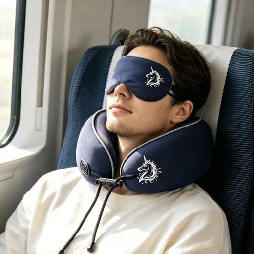 疯抢中！！【送睡眠耳塞+眼罩+收纳袋】【英国Cilaisen旅行睡眠套装】内里含玻尿酸成分 温润表层肌肤 360°环绕护颈托 加宽眼罩 亲肤舒适*送手提礼盒 商品图5