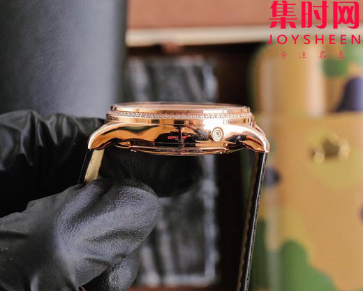 名表三大复杂功能之一的“万年历”研发成功！V9积家大师万年历系列 男士自动机械表 表径39mm（白面130842J，黑面1308470，金面1302520，灰面130354J）奇异博士同款 商品图3