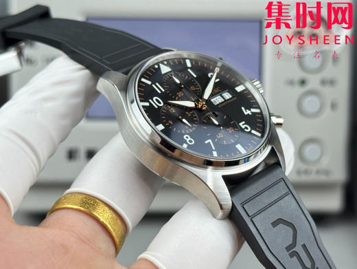 TW万国新款飞行员计时系列IW388116 飞行员透底 黑金盘 “APXGP”车队 F1黑金联名款 男士腕表 表径41mm 商品图4