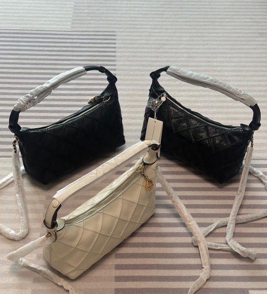 tb小羊皮复古菱格月牙腋下包 商品图1