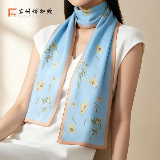 苏州博物馆 真丝长巾沈周辛夷/百合配拎袋100%桑蚕丝绮云纱礼盒送礼 商品图3