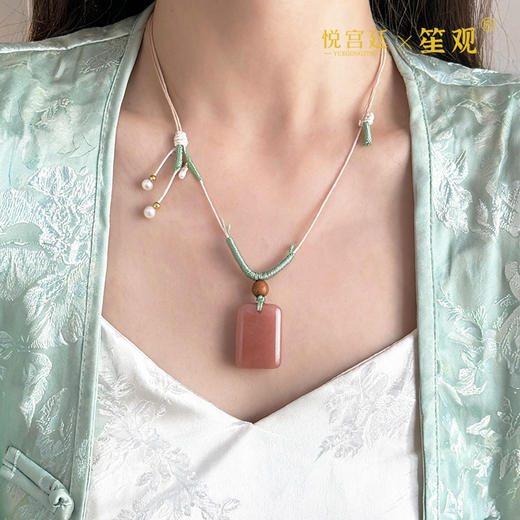 悦宫廷×笙观 桃禧岁岁系列金丝桃花酿吊坠 金丝玉 玉质细腻 色正质纯 温婉雅致 商品图5