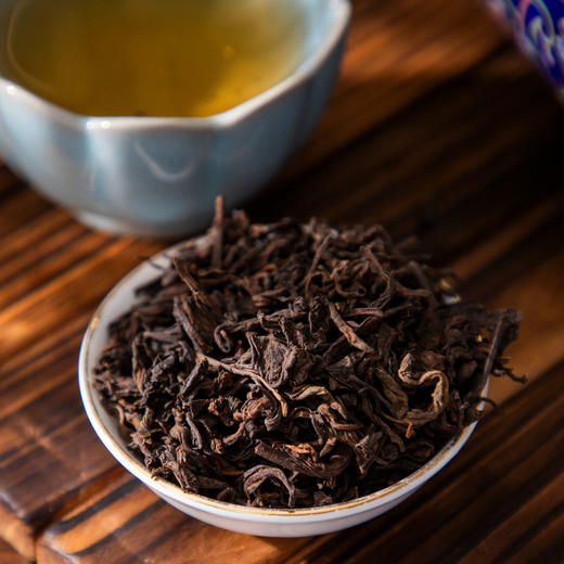 “皇家贡茶”！【地理标志产品 非遗大师监制】万璞号 “景泰蓝” 2018老树普洱 8年干仓陈化 中式典藏瓷罐 茶汤红润甘醇 十泡不掉水 200g/罐 商品图1