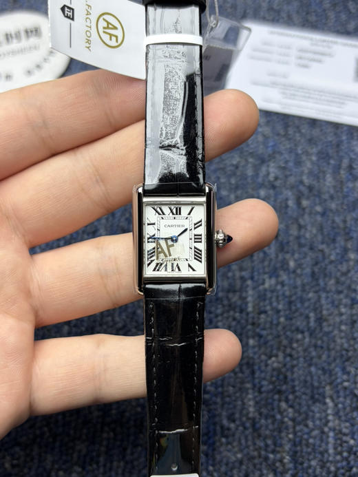 卡地亚TankMust AF坦克Must系列 小号 女士腕表
【表壳】表盘尺寸：小号29.5mm*22mm 商品图1