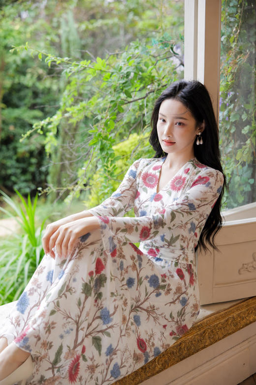 逸红颜明月优选#「西西里」国风晕染印花雪纺连衣裙，夏款异域东方主义飘带V领收腰大A摆 商品图0