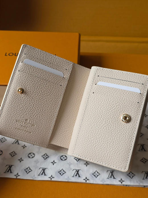 春夏特惠💰560 原单LV 拉链钱夹M25595 本款 Cléa 钱夹取材 Monogram Empreinte 皮革渲染梦幻色彩 商品图4