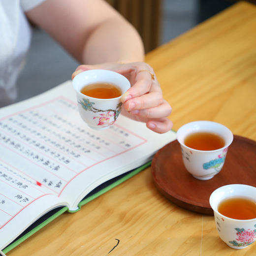 热卖中！顺丰发货！【景德镇明清陶瓷研究院官方出品，1:1原杯再造】康熙五彩十二花神 商品图1