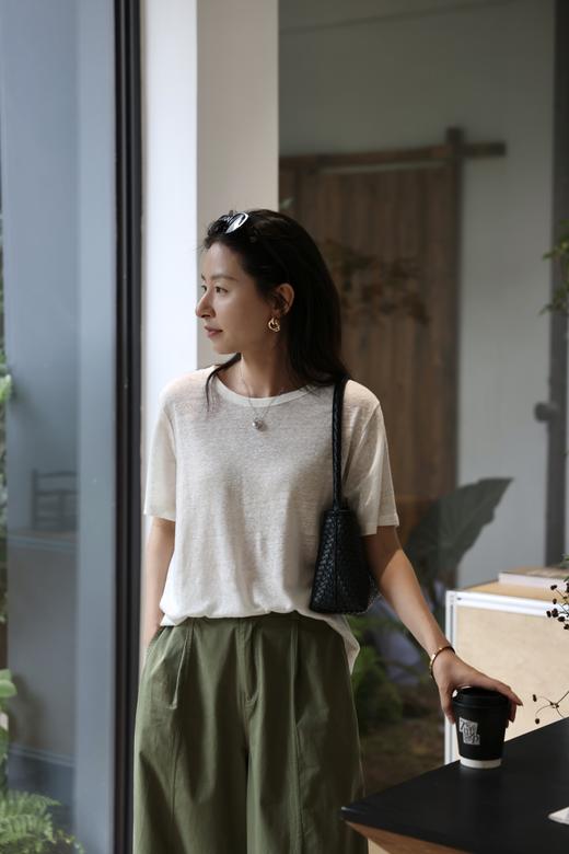 法国100%亚麻短袖 | 法式时髦女性的极简穿搭，十色可选，基础T恤也能穿出老钱风【3-5天发货】 商品图9