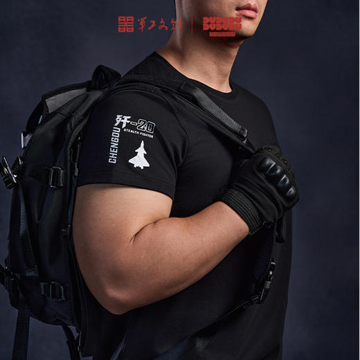 【军工文创官方出品 凉感速干抑菌】重隐踹门歼20战术短袖T恤J20（赠送一个中国J工徽章）ds（jc） 商品图4