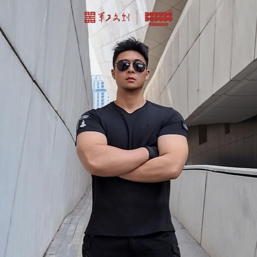 【军工文创官方出品 凉感速干抑菌】重隐踹门歼20战术短袖T恤J20（赠送一个中国J工徽章）ds（jc） 商品图3
