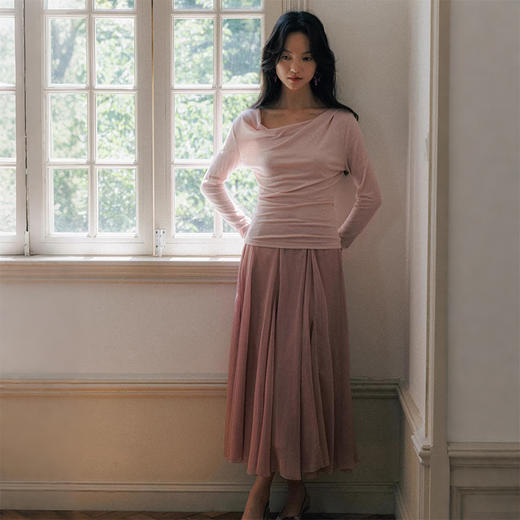 西遇粉色荡领斜肩长袖T恤女2026秋季新款设计感修身褶皱打底上衣SS060714 商品图1