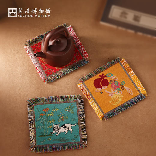 苏州博物馆 鸿运小礼杯垫财源滚滚吉祥三多猫蝶相戏鸿运百纳 商品图1