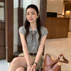 【限时秒杀】西遇Polo领针织短袖T恤女2026年夏季新款复古印花丝巾修身上衣SS060539 商品缩略图4