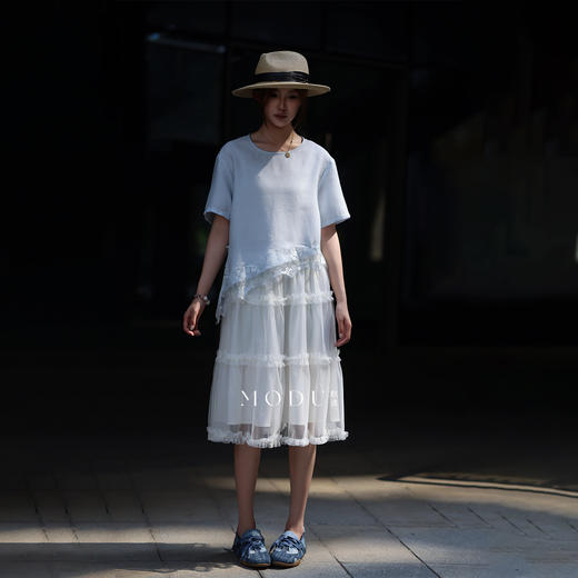 【专柜清仓】默读 亚麻醋酸下摆拼蕾丝花边短袖【拍下七天内发货】 商品图4