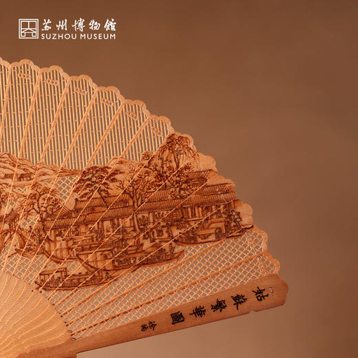 苏州博物馆 文创用品 姑苏繁华图系列红檀木扇6寸非遗制扇技艺手工烫画紫光檀扇架送礼 商品图1
