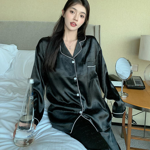 【垂感顺滑❗️轻薄冰丝睡衣套装】宽松剪裁活动自在，利落翻领纽扣开合，精致包边细节，多款可任意挑选，长袖睡衣女冰丝春秋季新款家居服套装外穿QQ★美物社 商品图3