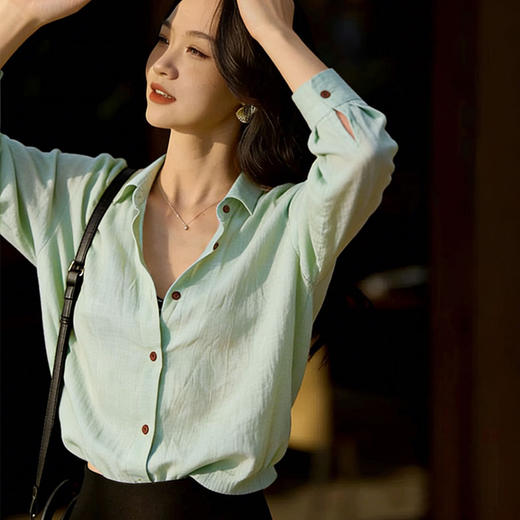 曼波绿天丝亚麻衬衫 | 真的好显白、好提气色呀。含天丝亚麻，自带呼吸感！防晒，质感细腻，柔软亲肤不失筋骨。【3-7天发货，周末顺延】 商品图4