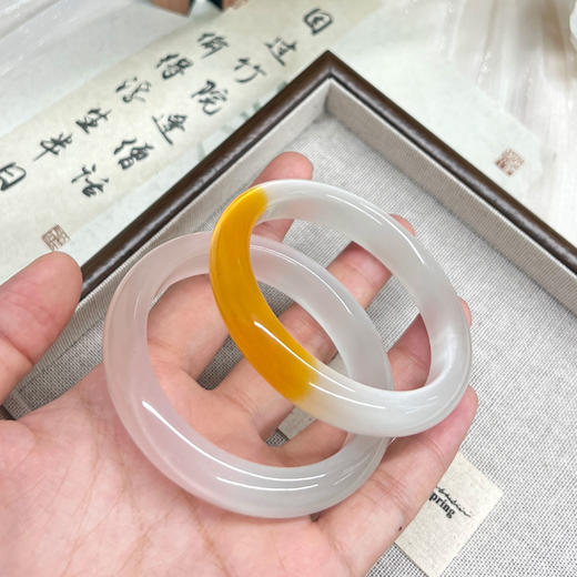 【玲珑雅致 】周大金 品牌新中式猫眼石白月光手镯 冰润清透自带柔光 多色马卡龙玉镯 SS790 商品图11